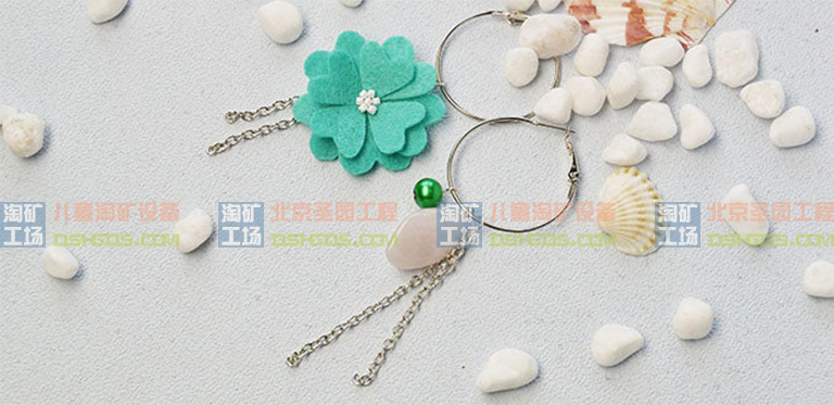 關(guān)于如何制作個(gè)性化氈花吊墜耳環(huán)的想法