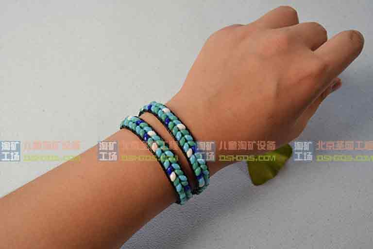 關(guān)于如何制作帶 2 孔種子珠的皮繩纏繞手鏈的說明 2