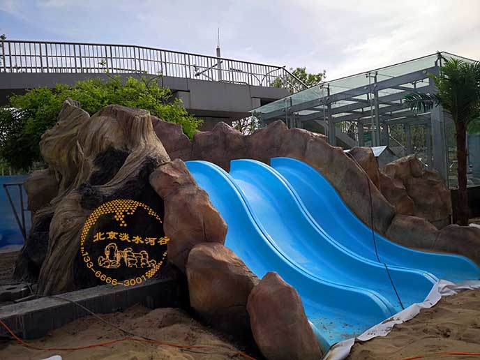 幼兒園滑梯